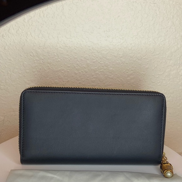 Gucci EUC Bamboo Pearl Zip Around Wallet in Matte Black Calfskin - Picture 2 of 12